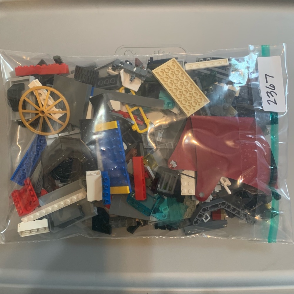 Legos 1lb assorted
(2367)
